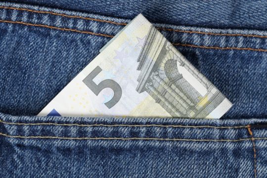 Οταν 1 στους 3 εργαζόμενους δεν έχει 5 ευρώ στην τσέπη